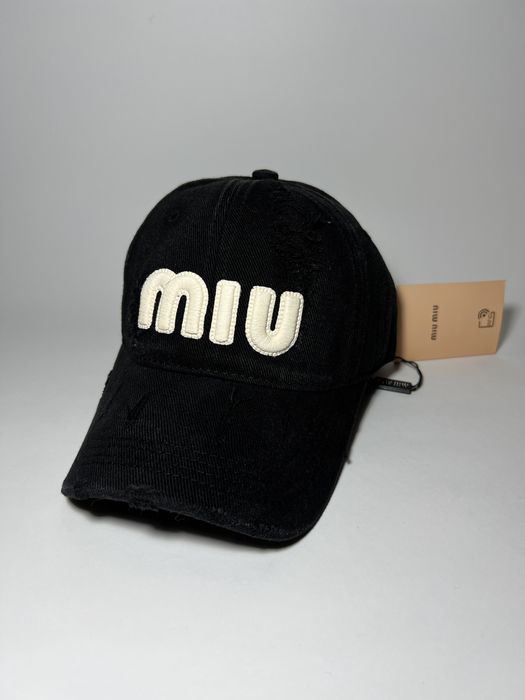 Кепка miu miu чорна беж