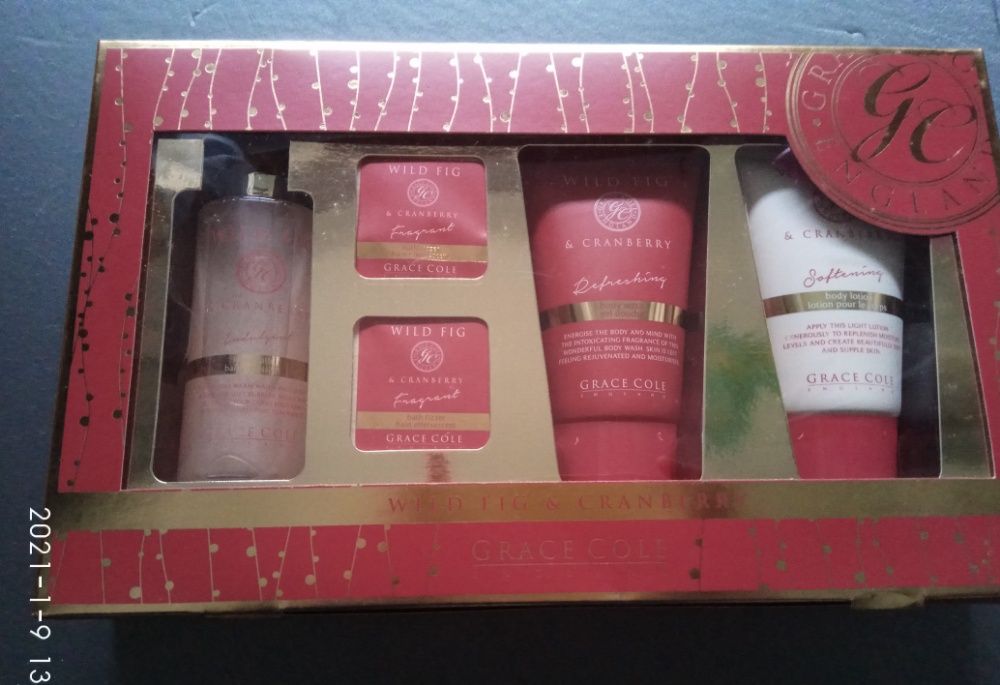 Caixa de maquilhagem e produtos de beleza