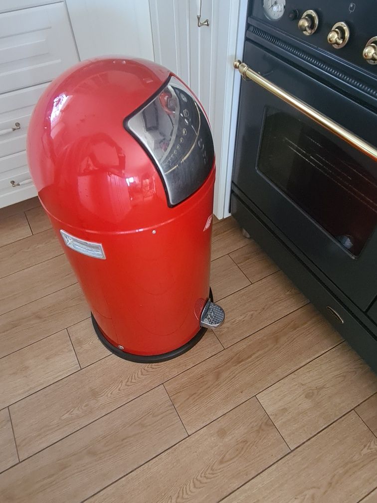 Śmietnik kosz na śmiecie Wesco kickboy 50L czerwony