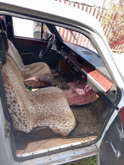 Продаю машину Волга 24