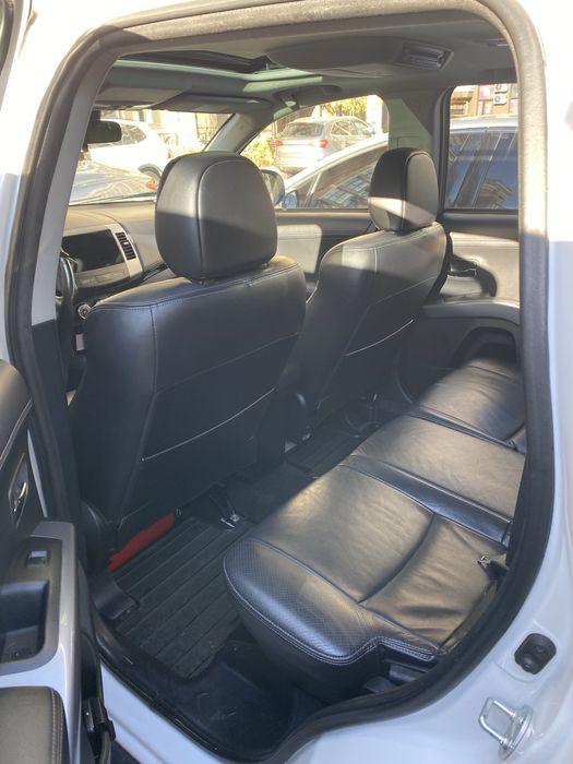 Mitsubishi Outlander XL 2011 2.4 Бензин 4WD