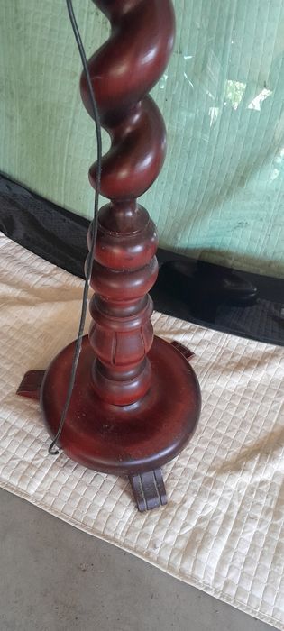 Stara lampa dębowa podłogowa