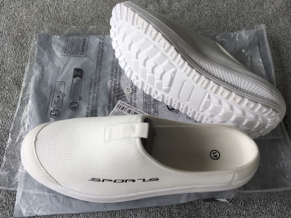 Стильне сучасне жіноче взуття для вулиці і дому