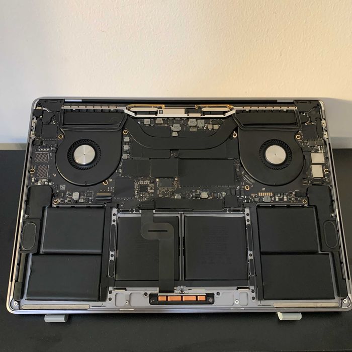 MacBook Pro 16"(para peças ou reparar) i7 32GB 512GB AMD Radeon Pro