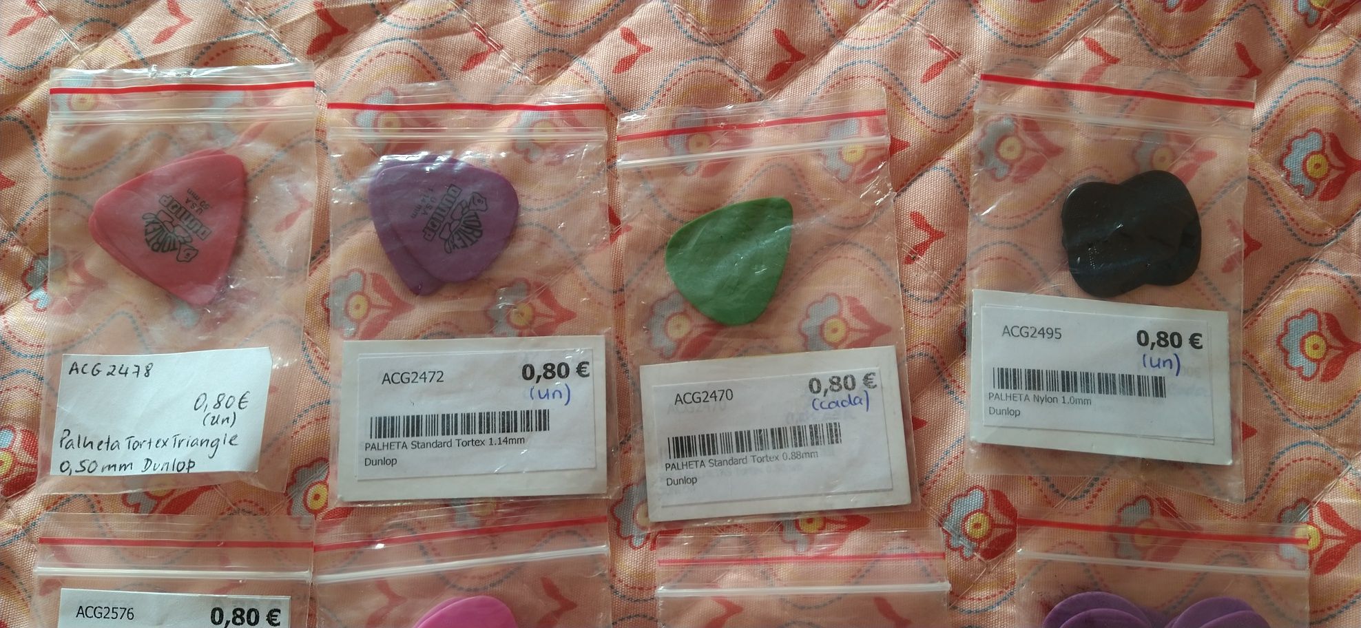 3 palhetas novas à escolha a 1€