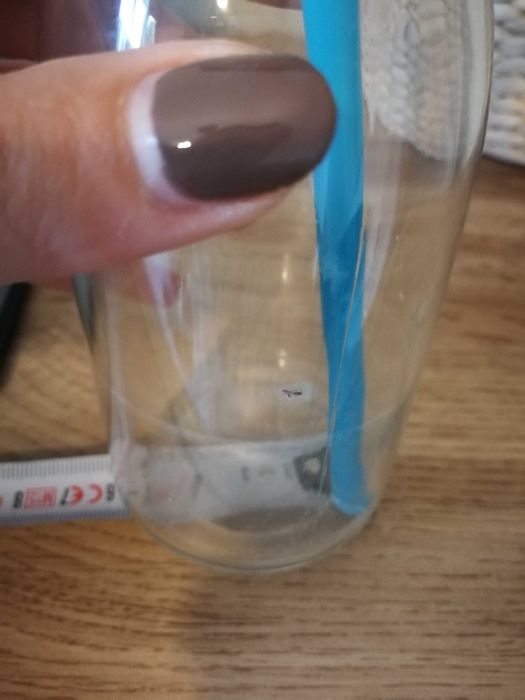 Butelka z turkusowym wieczkiem i słomką 200 ml