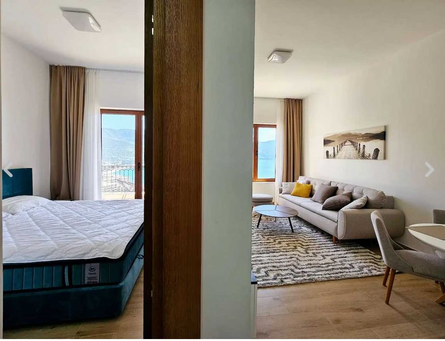 Просторная квартира 1+1 с панорамным видом на море в Будве Черногория