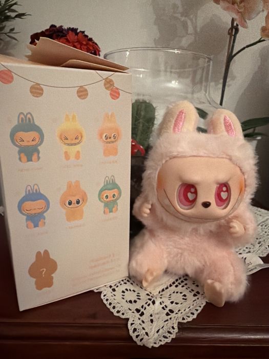 Labubu Have A Seat ,Rosa, totalmente novo .