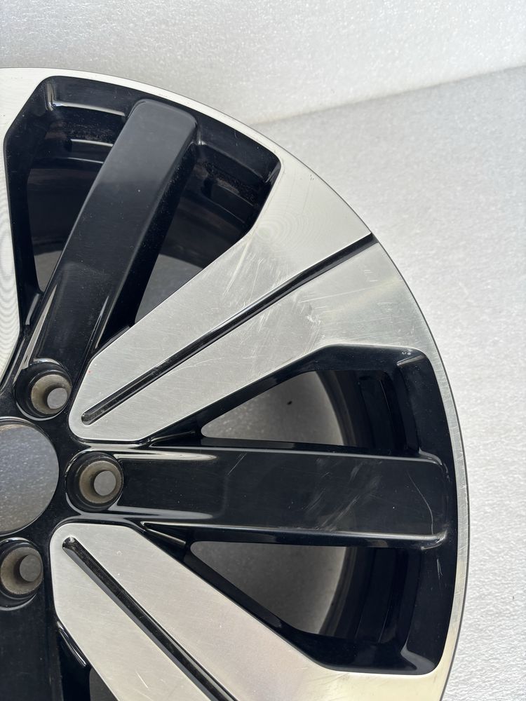 Volvo XC40 felga aluminiowa 5x108 19” x 7,5” ET 50,5