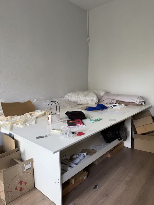 Продам раскройный стол с полками