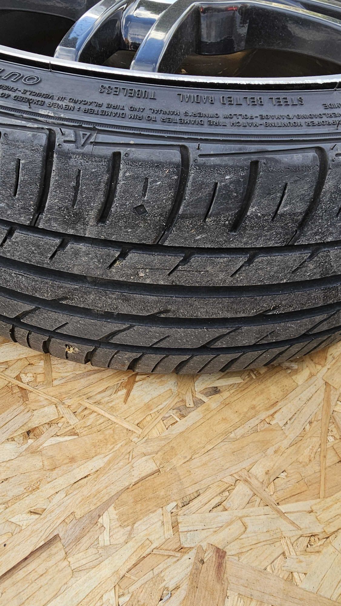Felgi aluminiowe MOMOCORSE 195/40 R17 wraz z oponami Falken
