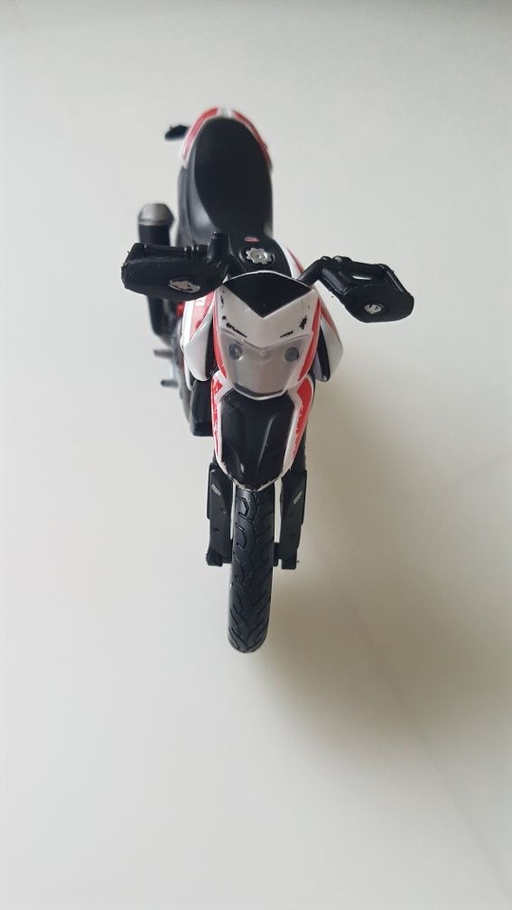Motor Ducati- Bburago