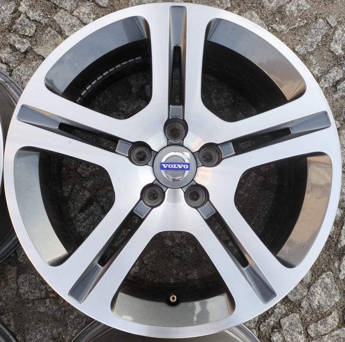 Felgi Aluminiowe Volvo S60 S80 XC70 V70 7,5x17 ET49 5x108