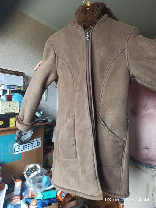 женскую замшевую дубленку, кожаное пальто, курточки осенние зимние