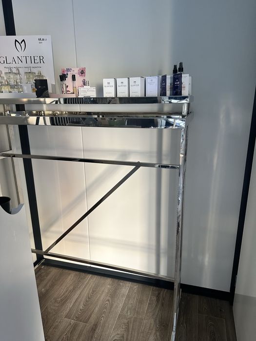 Stojak Glamour na ubrania srebrno czarny