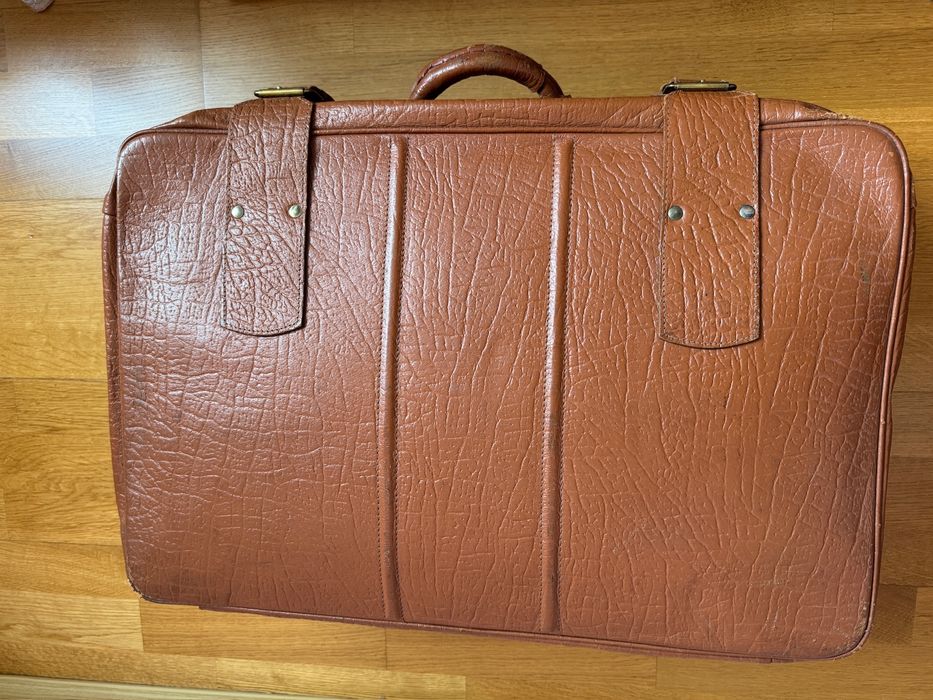 Продам шкіряну валізу (чемодан)