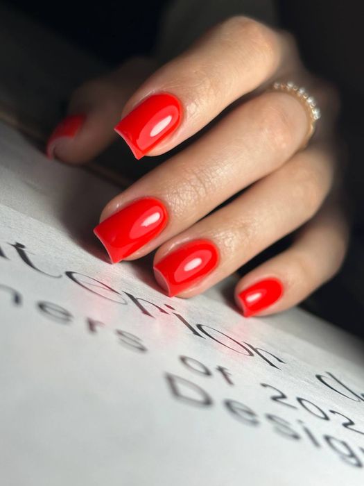 Пропоную послуги манікюр і педикюр , нарощення нігтів