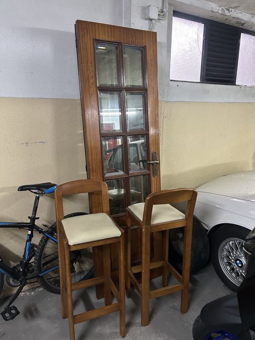 Vendo 2 portas + 2 cadeiras