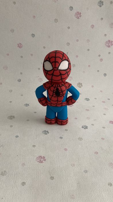 Figurki na tort z masy cukrowej spiderman