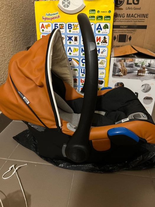 Дитяча коляска Mioobaby Zoom 2 в 1, коричневий.