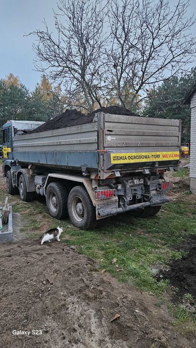 Ziemia ogrodowa przesiana i torf czarnoziem.