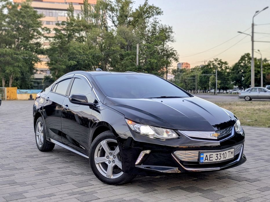 Chevrolet Volt 2 Plug in Hybrid 2018 Гибрид электромобиль