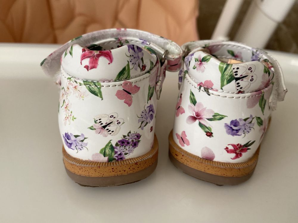 Босоножки, сандали 18 размер для малышки