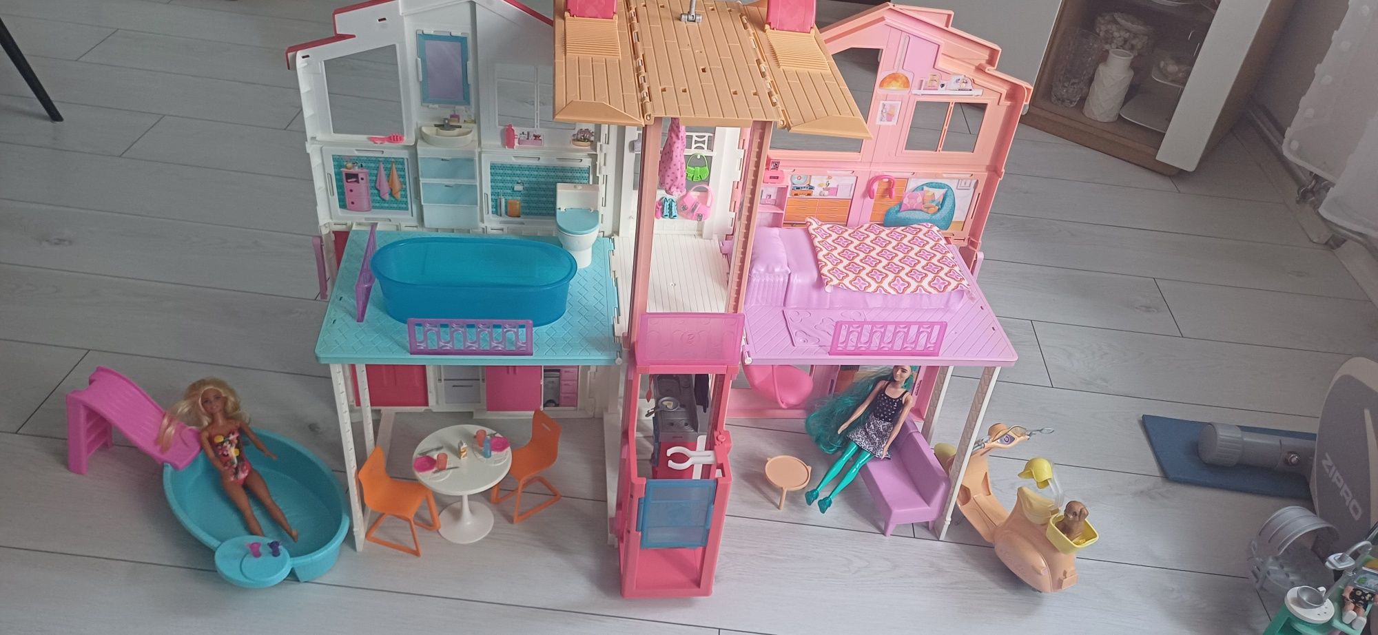 Domek Barbie gratisy lalka Dreamhouse