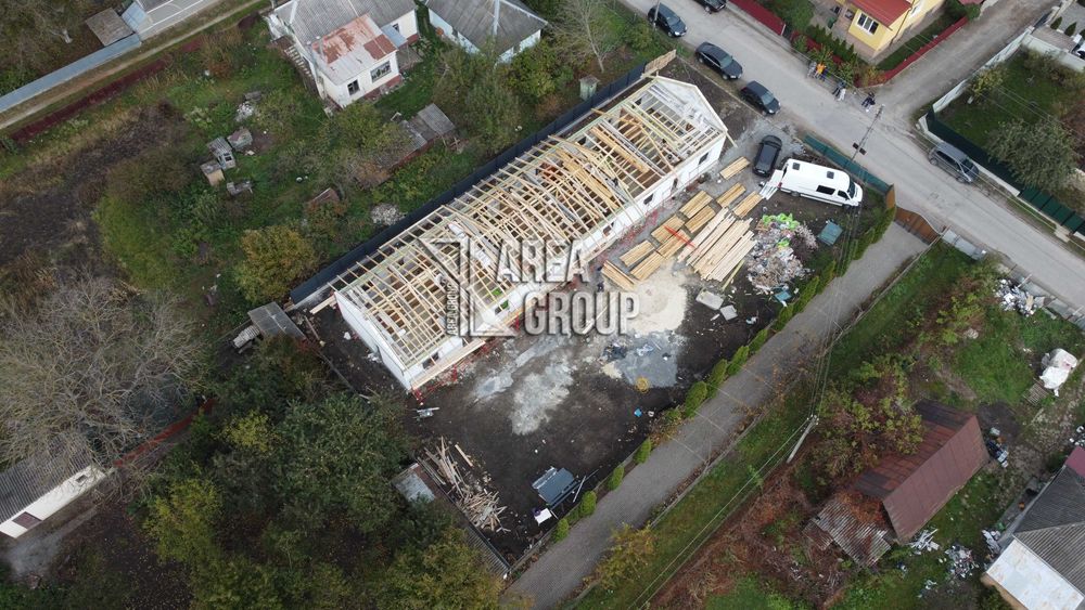 Стильний компактний будинок в класному районі