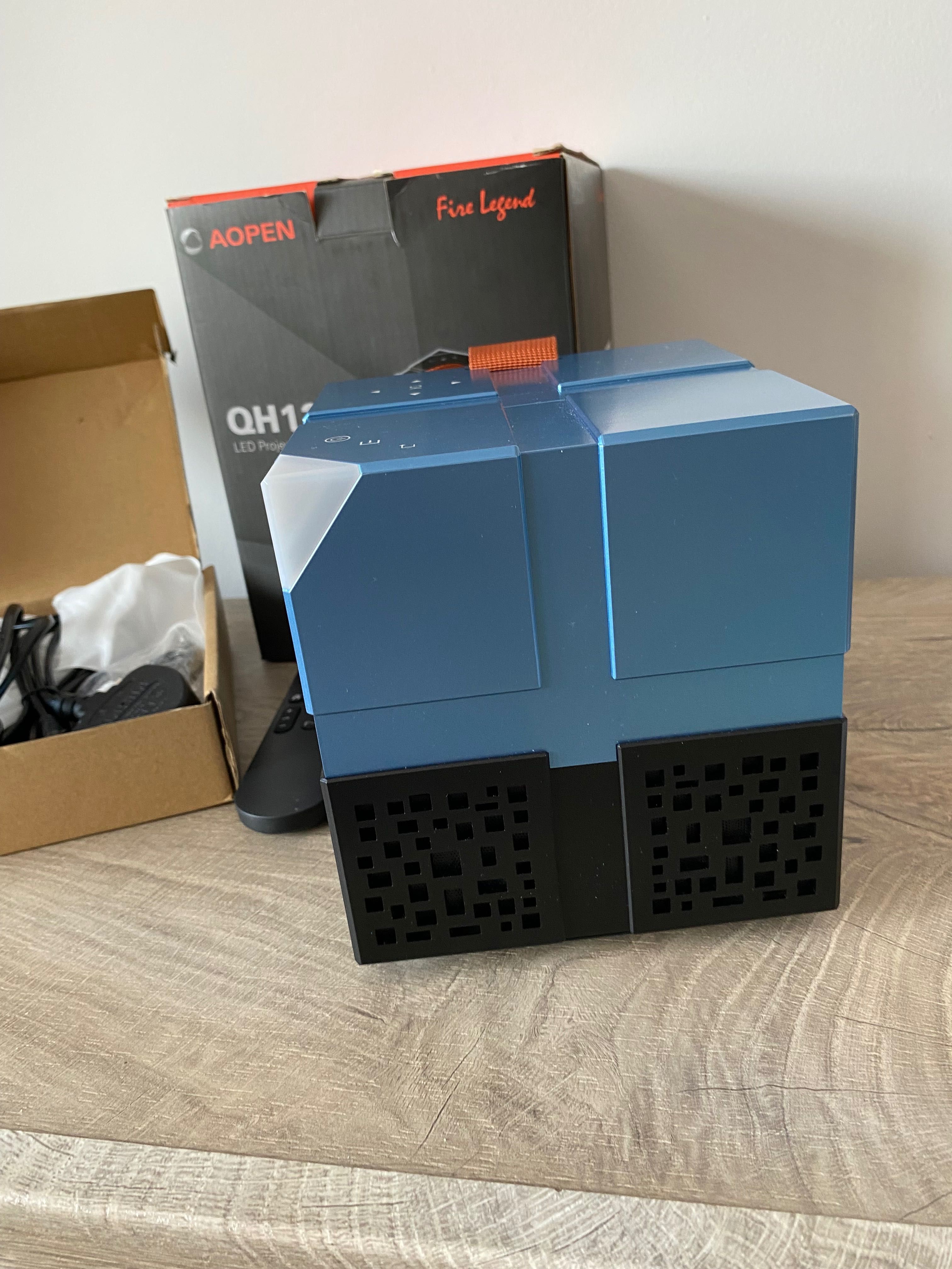 Projektor multimedialny
AOPEN QH12a