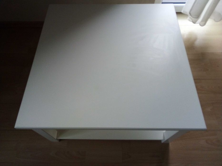 Stolik kawowy drewniany w stylu skandynawskim