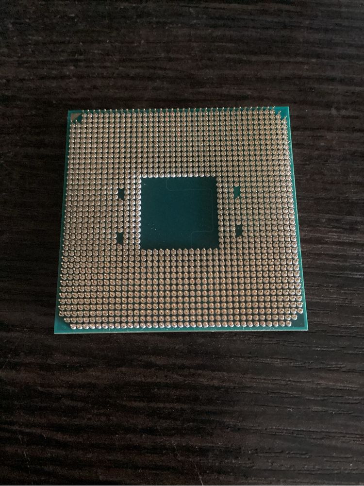 Продам процессор со встроенной графикой Ryzen 3 2200g