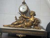 Relógio antigo dourado