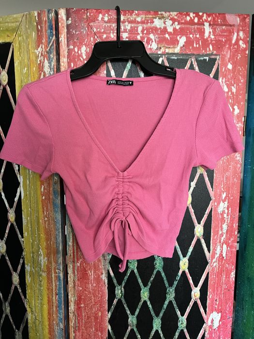 Różowy damski top na krótki rękaw z prążkowanego materiału Zara [S]