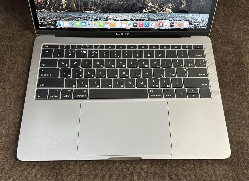 MacBook Pro  13 Retina 2017 / i5 / RAM 8  / SSD 256 GB / Space Grey