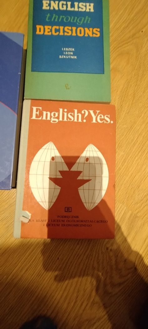 3 książki do nauki angielskiego Business english through decisions Yes