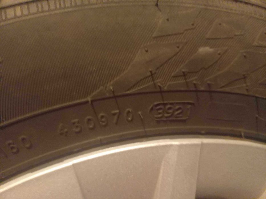 Para opon zimowych z 2021 roku + jedna w gratisie! 185/65 R15