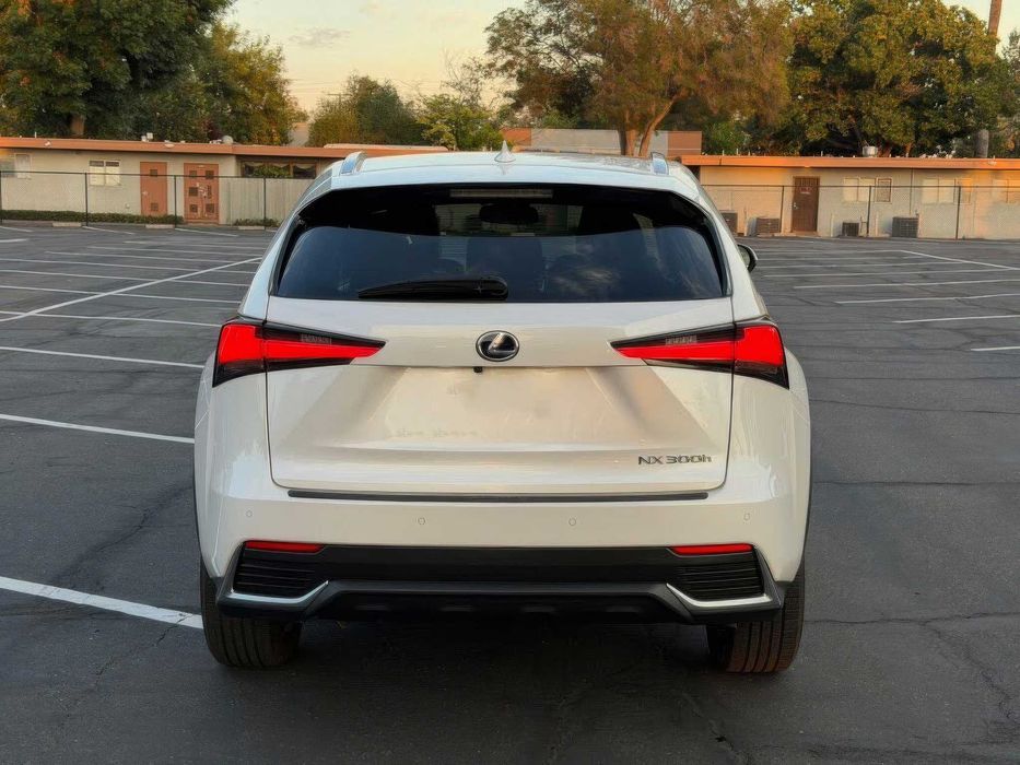 Lexus NX Hybrid 300h      2018