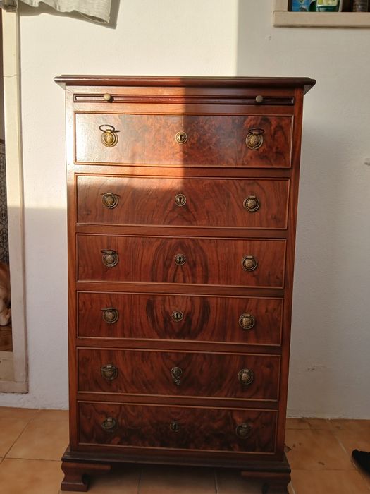 Armário com gavetas