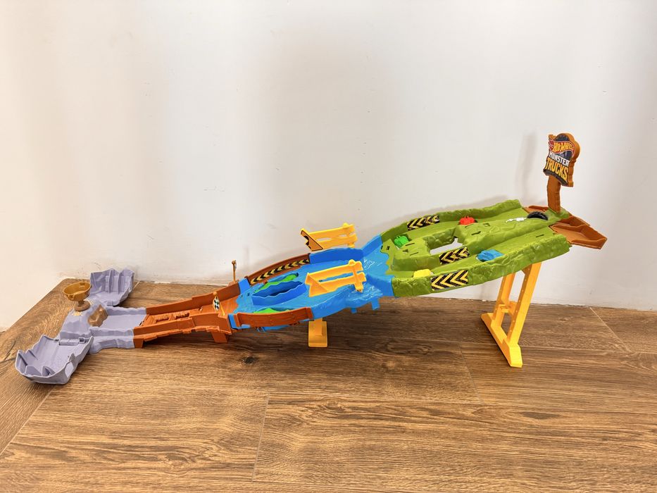 HOT WEELS MONSTER TRUCK - zestaw turniej tytanów