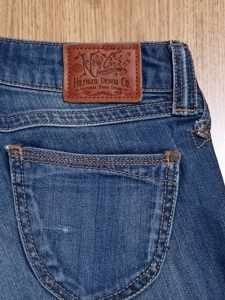 Spodnie Hilfiger denim rozmiar S/XS, rurki, biodrówki,