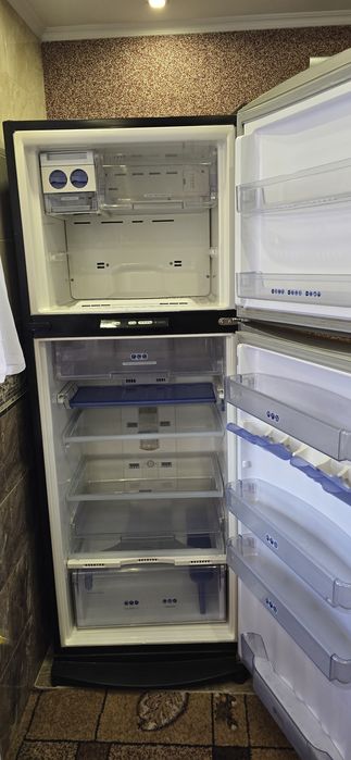 Продам холодильник Whirlpool ARC4170IX нержавейка