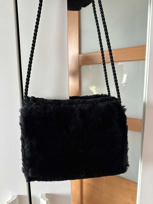 Komplet mufka i toczek ze sztucznego futra. Czarne.