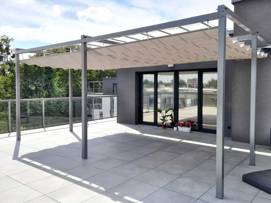 Zwijane zadaszenie tarasu, pozioma roleta rzymska, zadaszenie pergoli