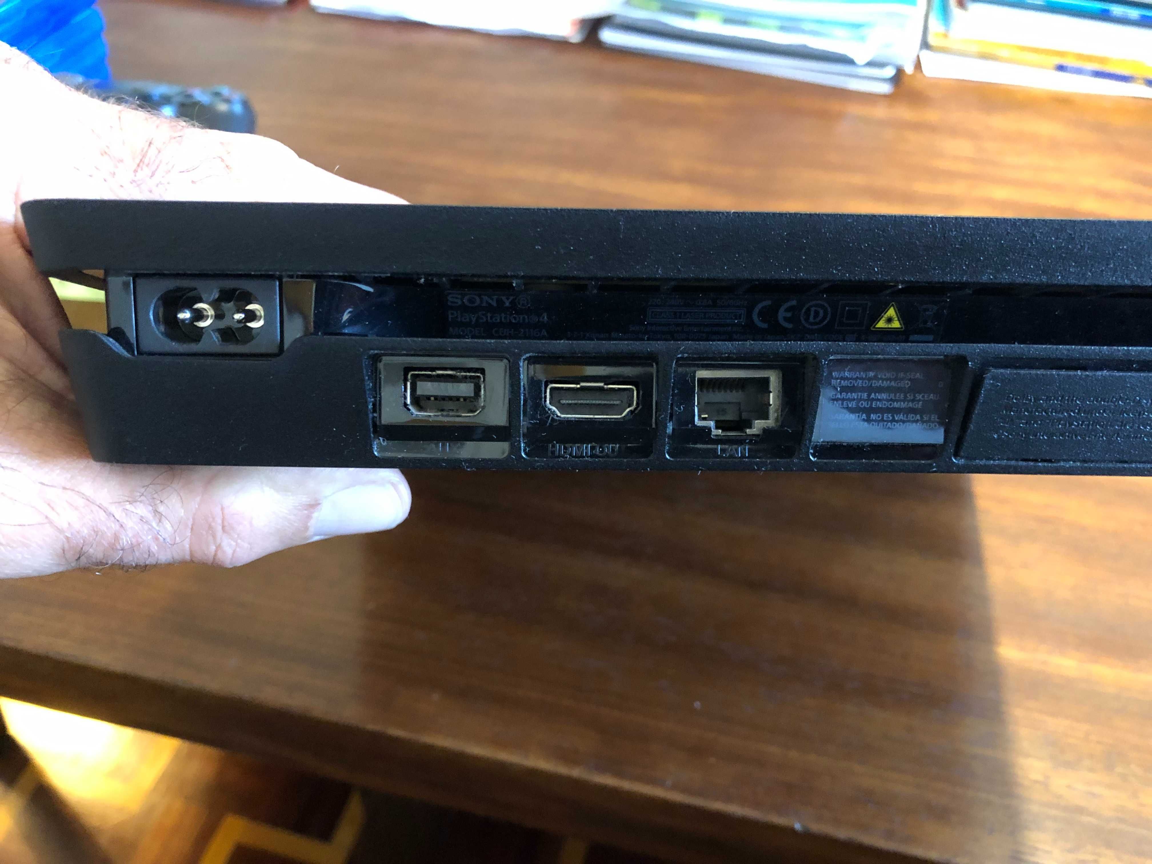 Playstation 4 em excelente estado, Comando e capa de comando.