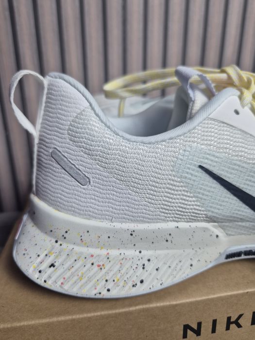 Nike Performance Juniper 3 Obuwie do biegania odblaski  42