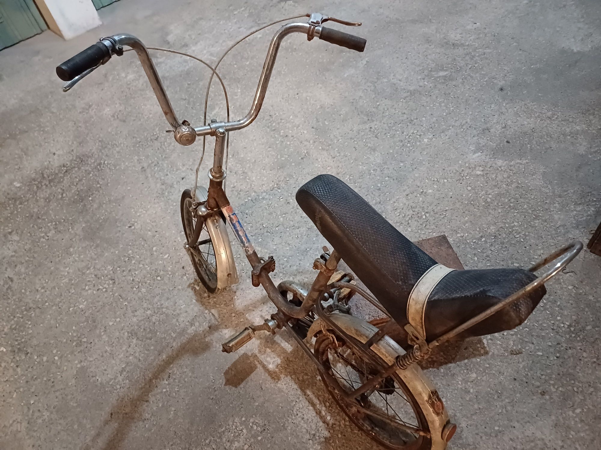 Bicicleta antiga de criança