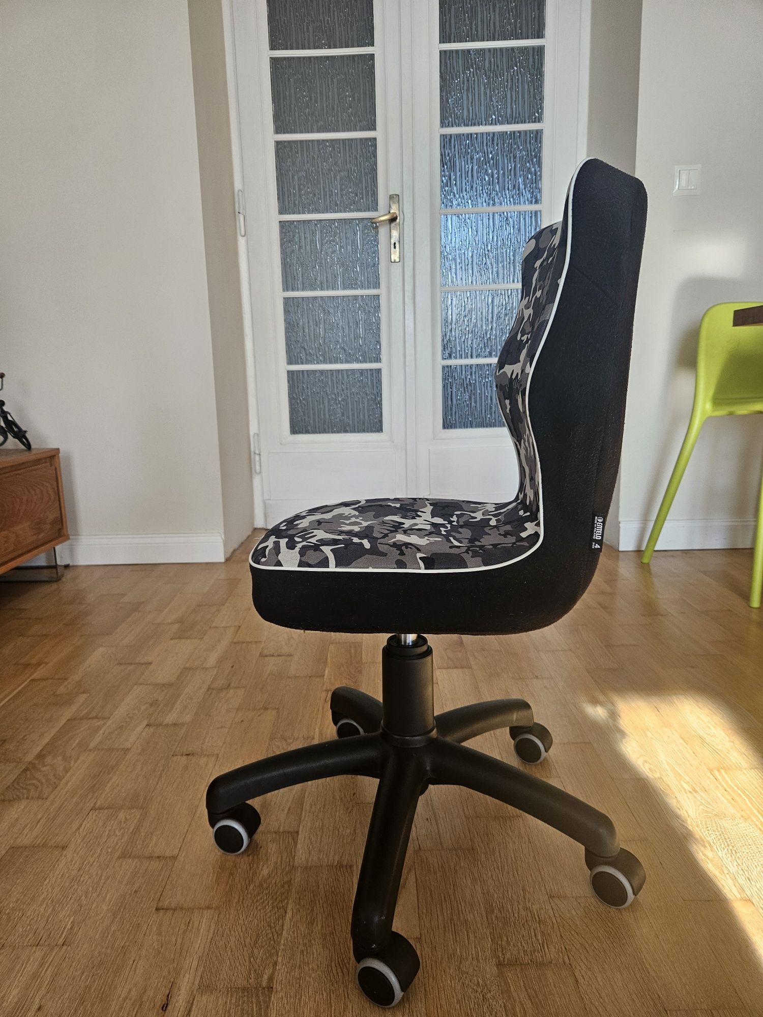 Krzesło do biurka dziecięce Entelo 4 size