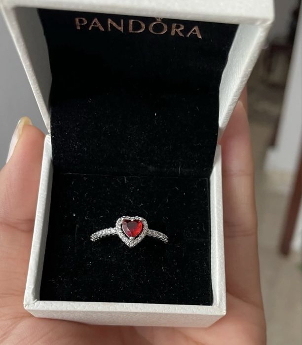 Каблучка Pandora / всі розміри в наявності /Червоне або біле серце