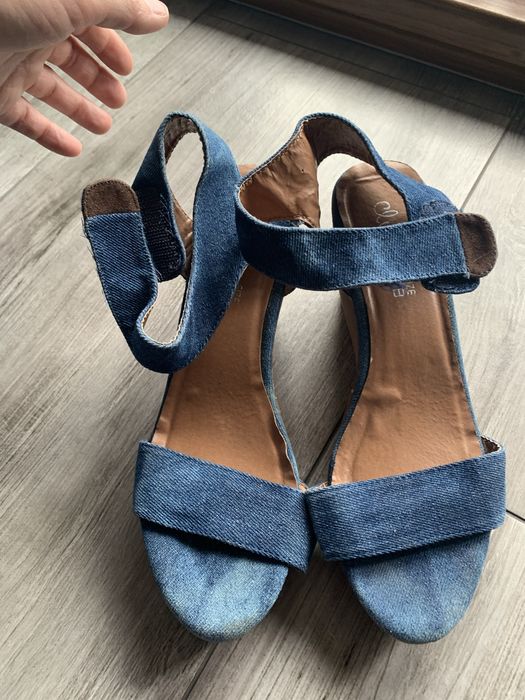 Buty na koturni rozm 38